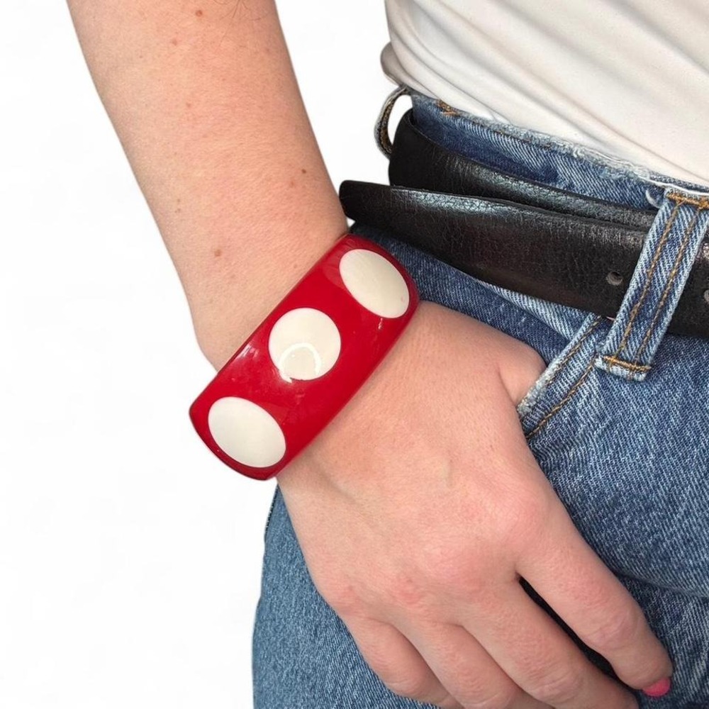 RED WHITE POLKA‎ DOT PIN UP BANGLE VINTAGE 1960's LUCITE BRACELET